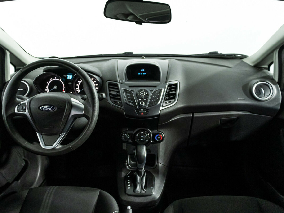 Ford Fiesta Mk6 Рестайлинг, 2015 Фото №13
