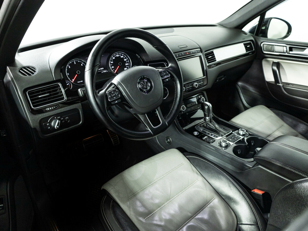 Volkswagen Touareg II Рестайлинг, 2017 Фото №9