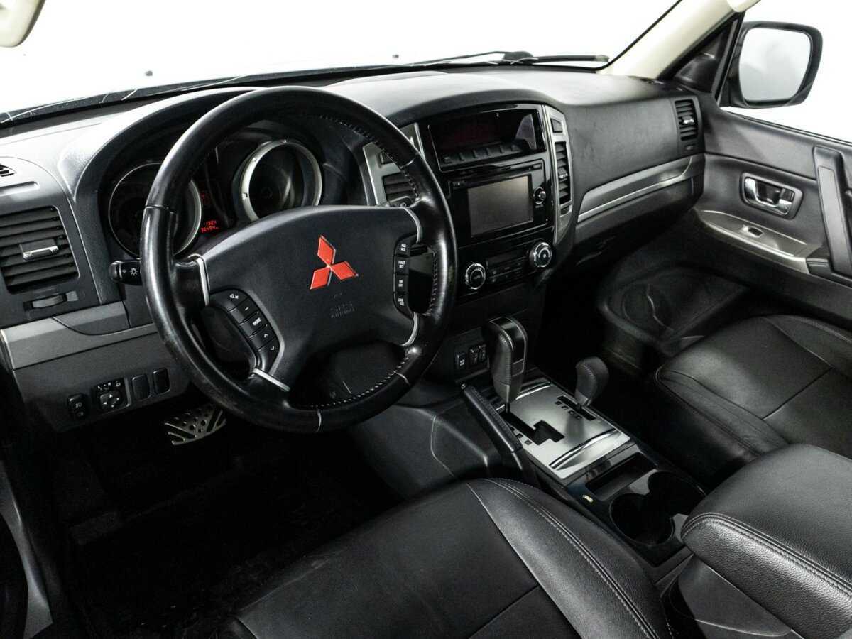 Mitsubishi Pajero, 2015 Фото №9