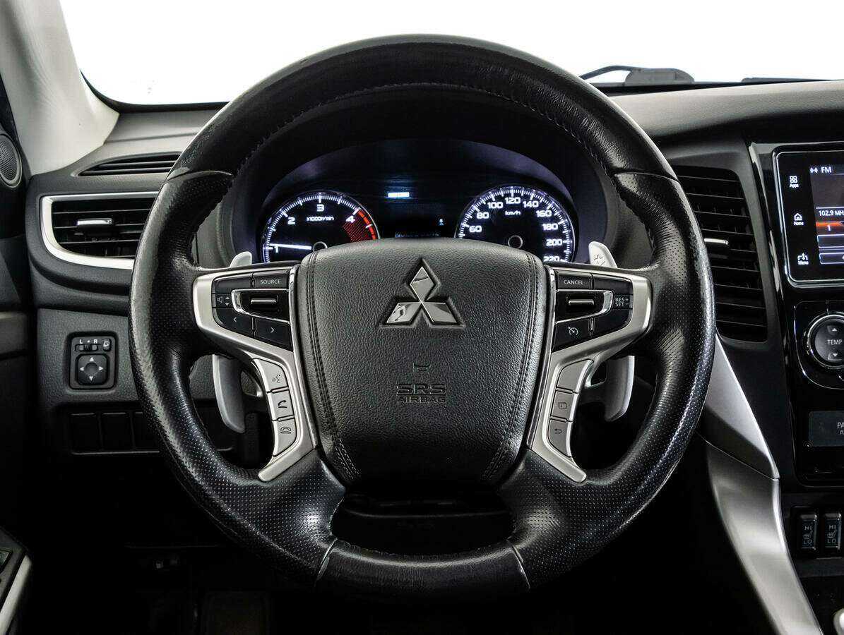 Mitsubishi Pajero Sport, 2017 Фото №8