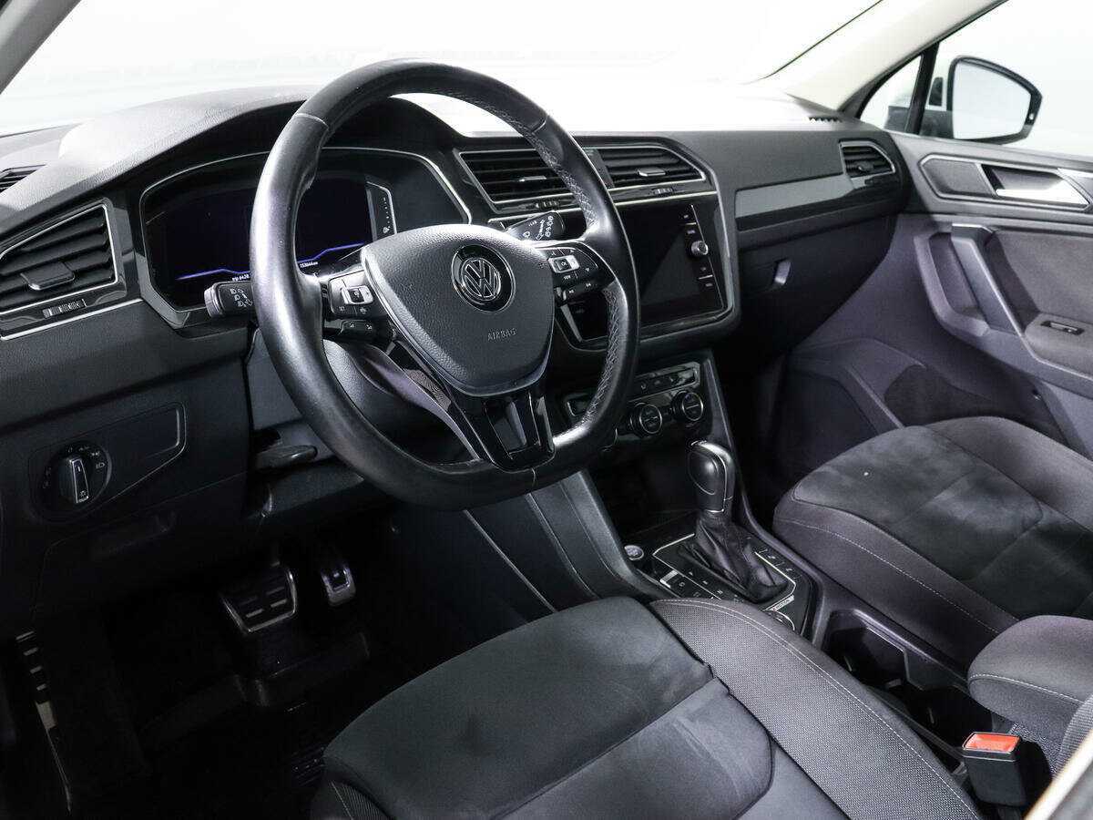 Volkswagen Tiguan, 2018 Фото №14