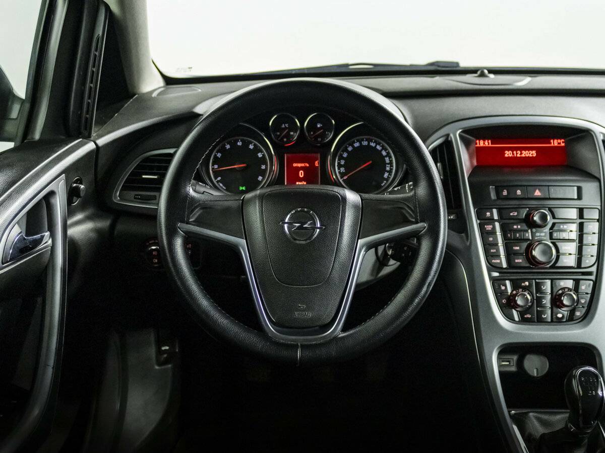 Opel Astra J Рестайлинг, 2013 Фото №9
