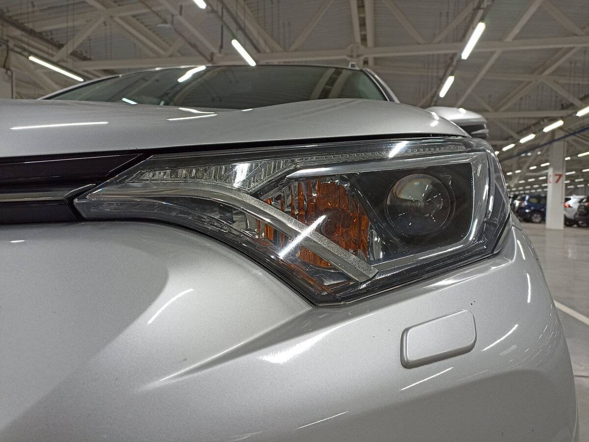 Toyota RAV4, 2019 Фото №17