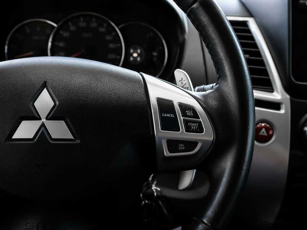 Mitsubishi Pajero Sport, 2015 Фото №14