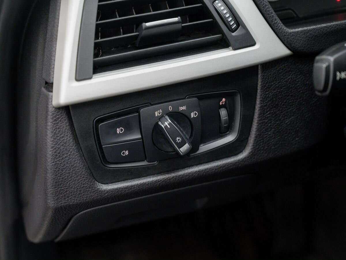 BMW 3 серии 318i, 2016 Фото №16