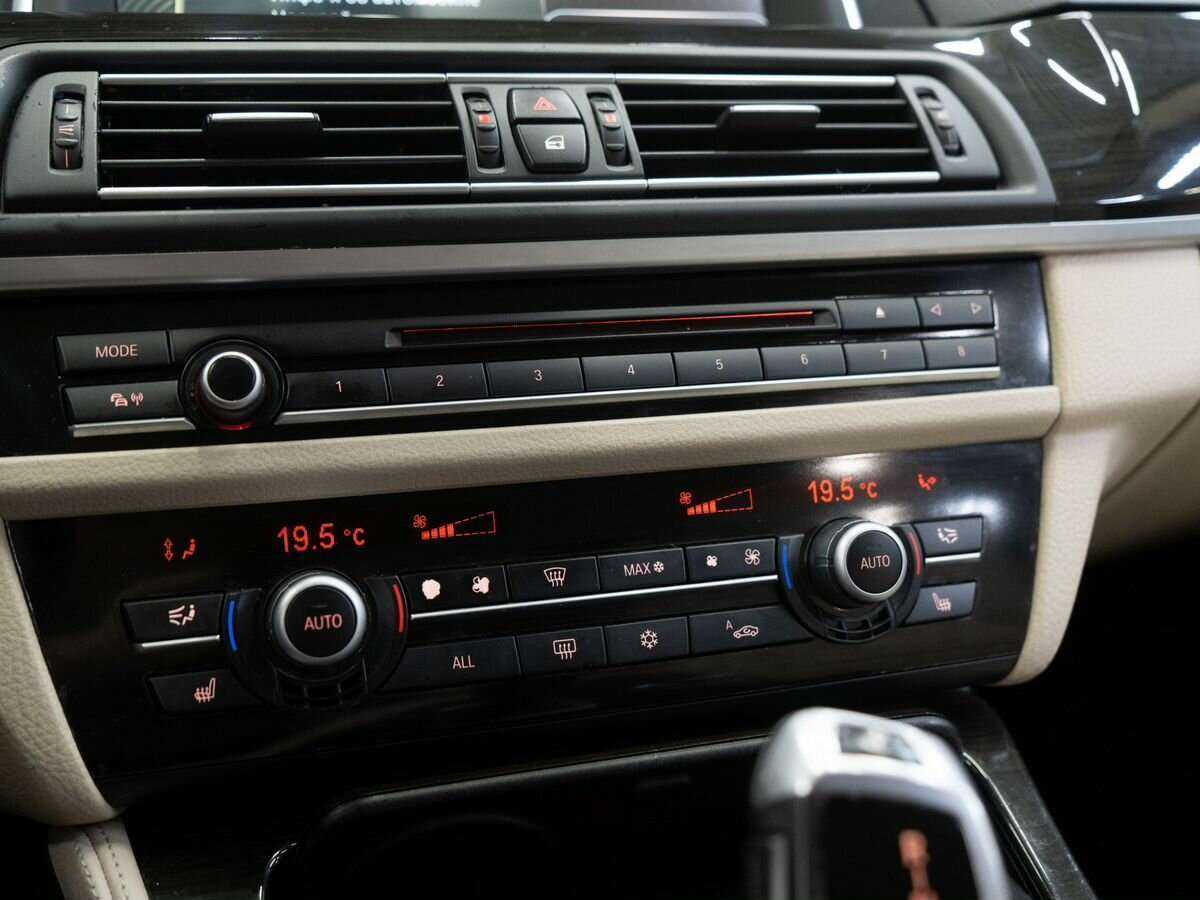 BMW 5 серии 535i xDrive, 2012 Фото №13