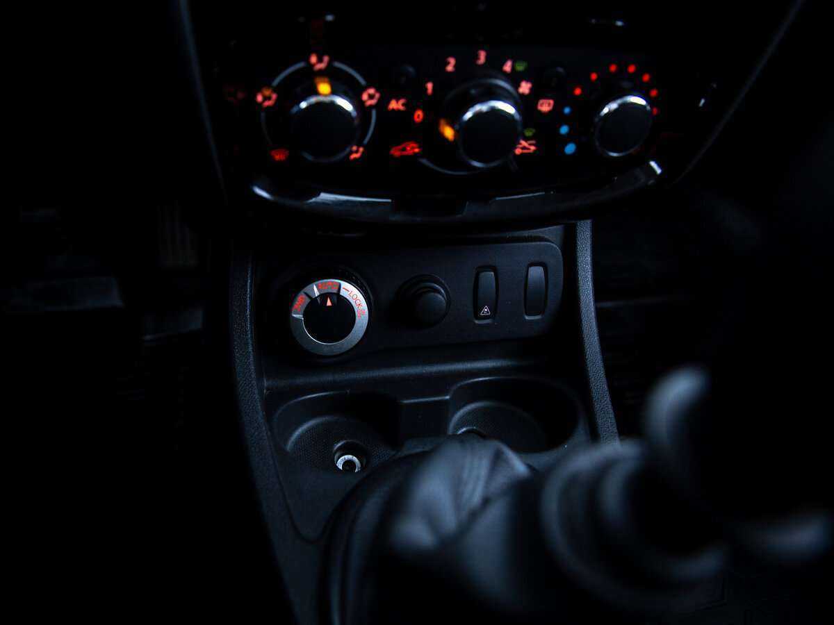 Nissan Terrano, 2015 Фото №17