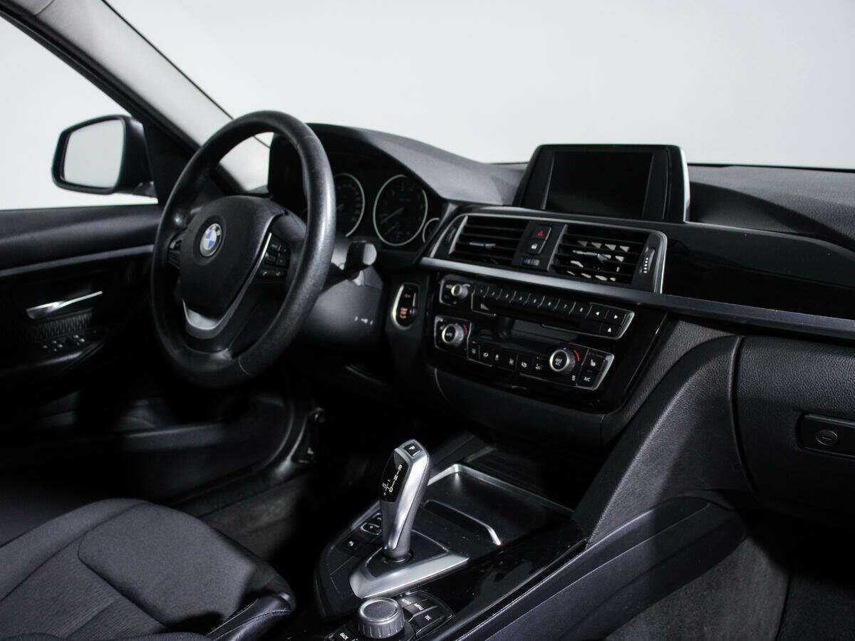 BMW 3 серии 318i, 2017 Фото №8