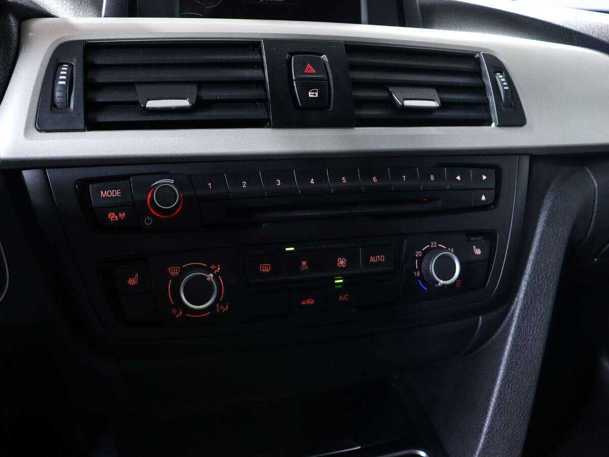 BMW 3 серии 316i, 2014 Фото №16