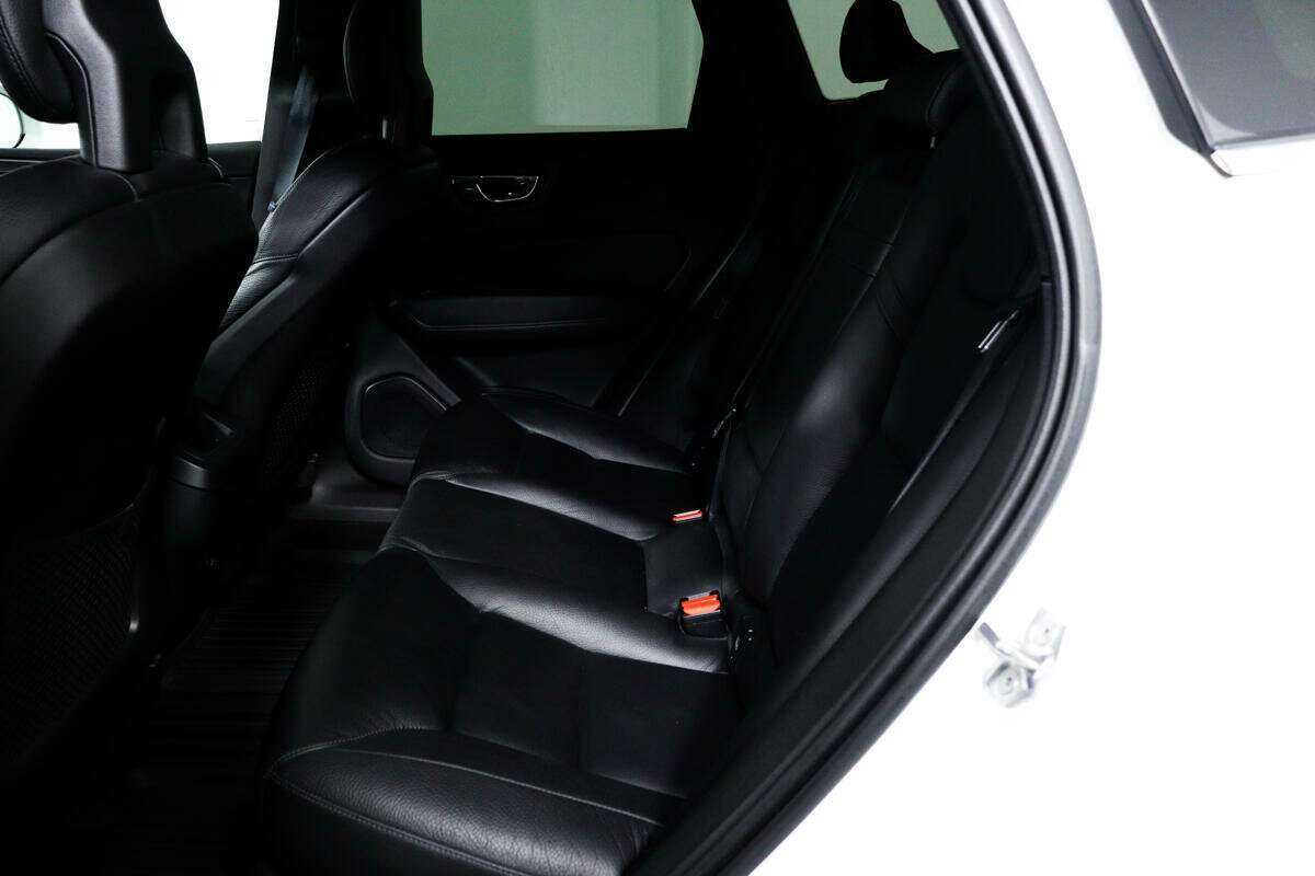 Volvo XC60, 2018 Фото №12