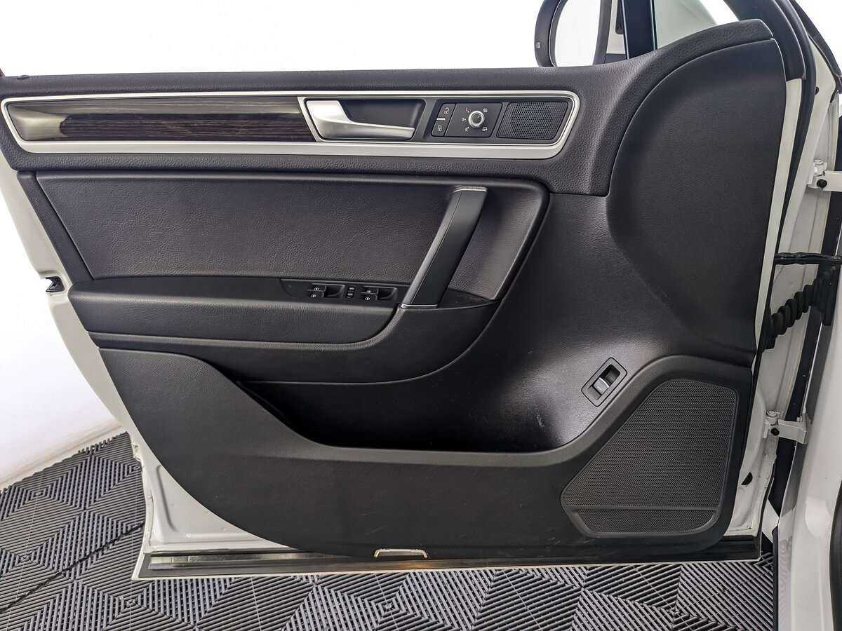 Volkswagen Touareg, 2017 Фото №18