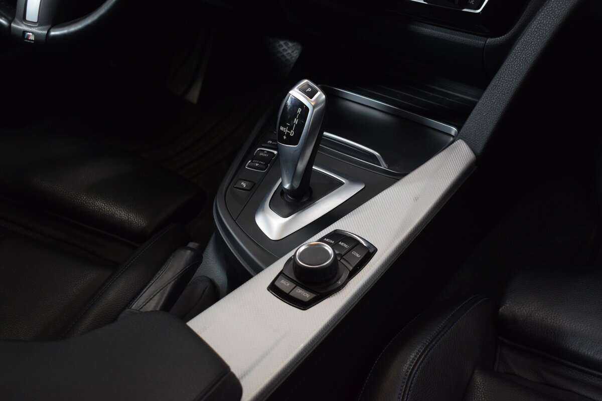 BMW 3 серии 320i xDrive, 2018 Фото №16