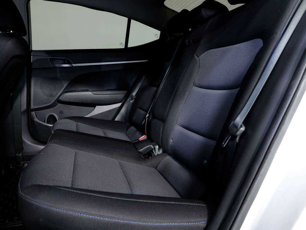 Hyundai Elantra, 2018 Фото №11