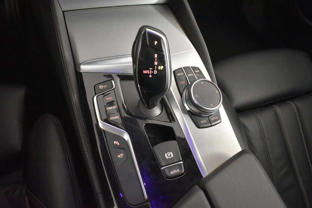 BMW 5 серии 520d xDrive, 2018 Фото №17