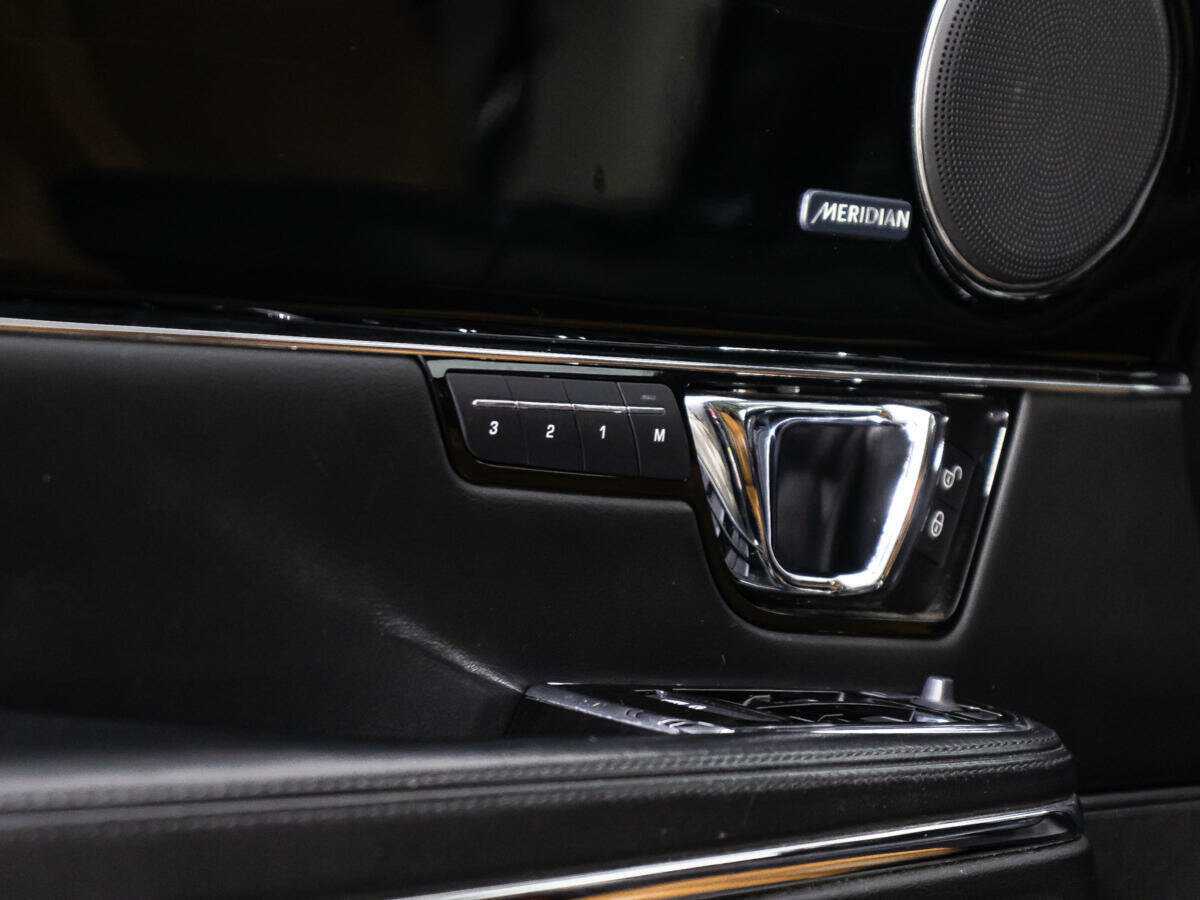 Jaguar XJ LWB Long, 2016 Фото №21