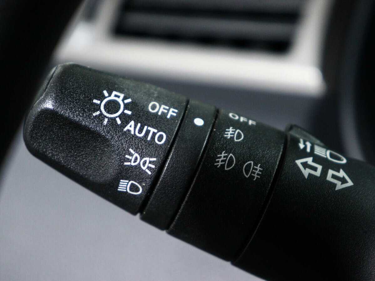 Nissan Tiida, 2013 Фото №13