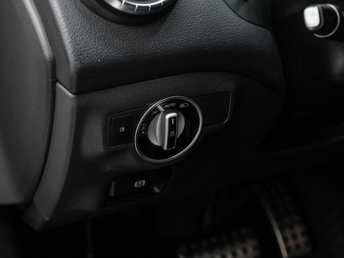 Mercedes-Benz CLA 250, 2014 Фото №16