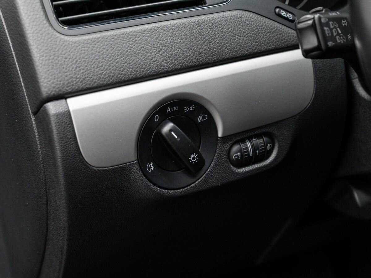 Volkswagen Jetta, 2012 Фото №17