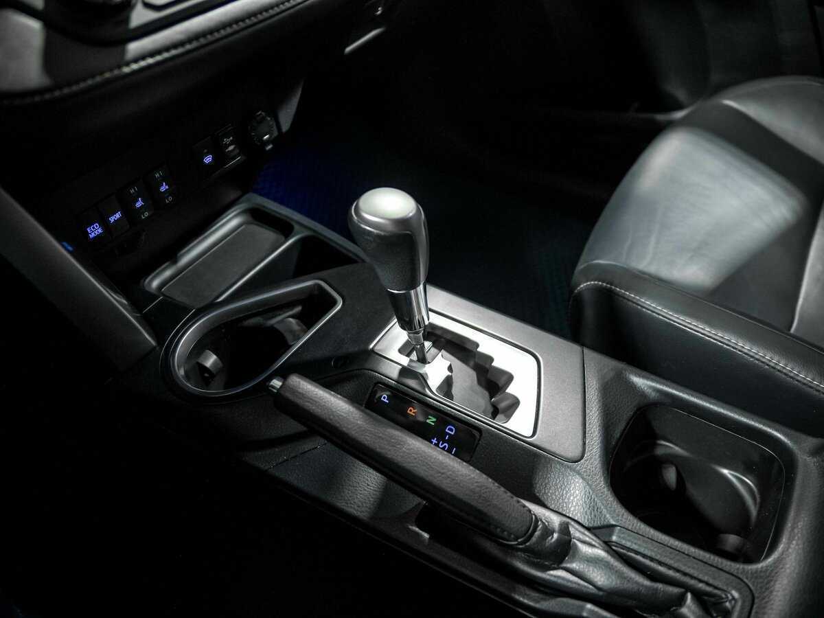 Toyota RAV4, 2017 Фото №12