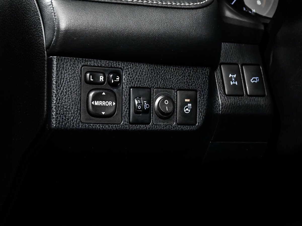 Toyota RAV4 IV (XA40) Рестайлинг, 2016 Фото №12