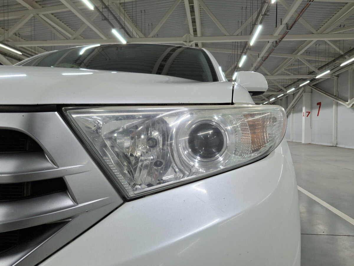 Toyota Highlander II (U40) Рестайлинг, 2012 Фото №17